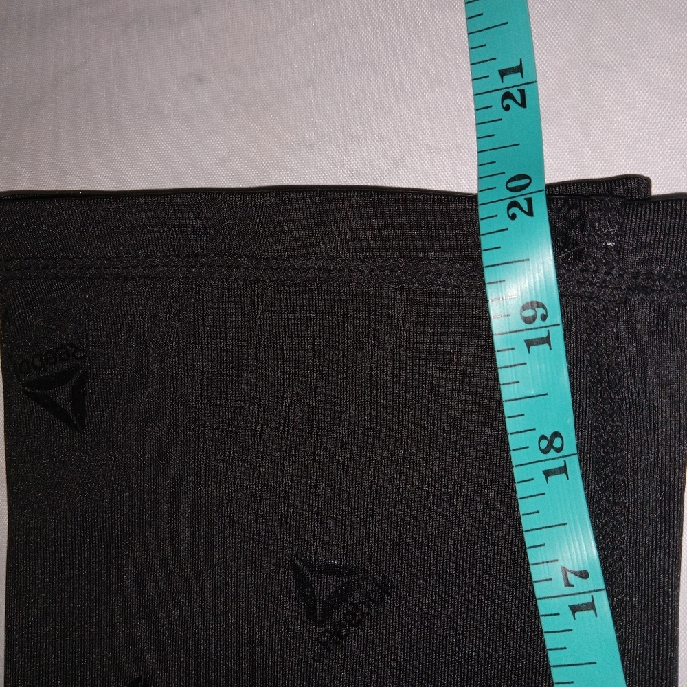 Reebok 3 Pc Bundle Capri Leggings, Shorts & Sports Bra Medium - Picture 14 of 16